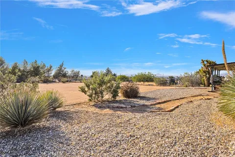 $415,000 | 10626 Valley Vista Avenue, Apple Valley, CA 92308