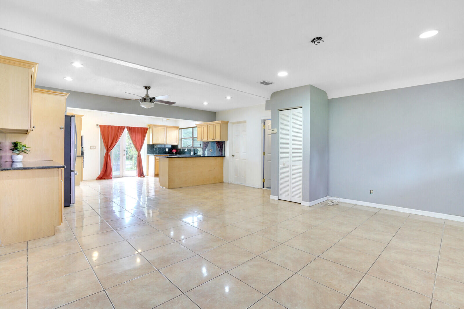 3230 Buccaneer Road Lake Worth, FL 33462 - Photo 9 of 24 a view of a entryway of a room
