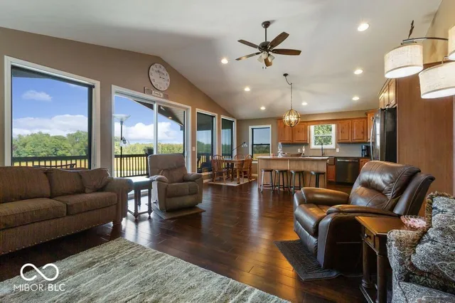 $649,000 | 434 South County Road 1125 East, Seymour, IN 47274