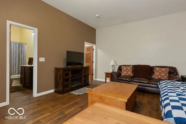 $649,000 | 434 South County Road 1125 East, Seymour, IN 47274