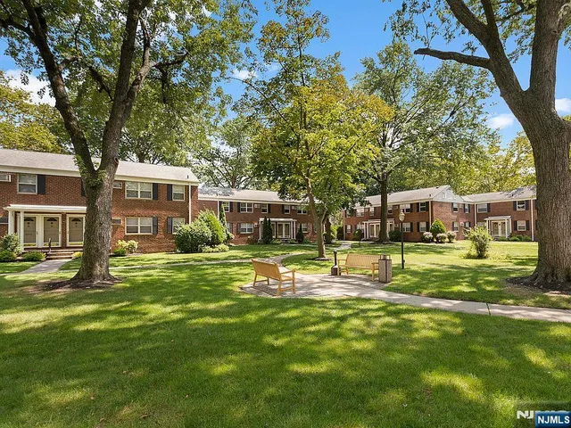 $2,325 | 36 Lakeview Avenue, Leonia, NJ 07605