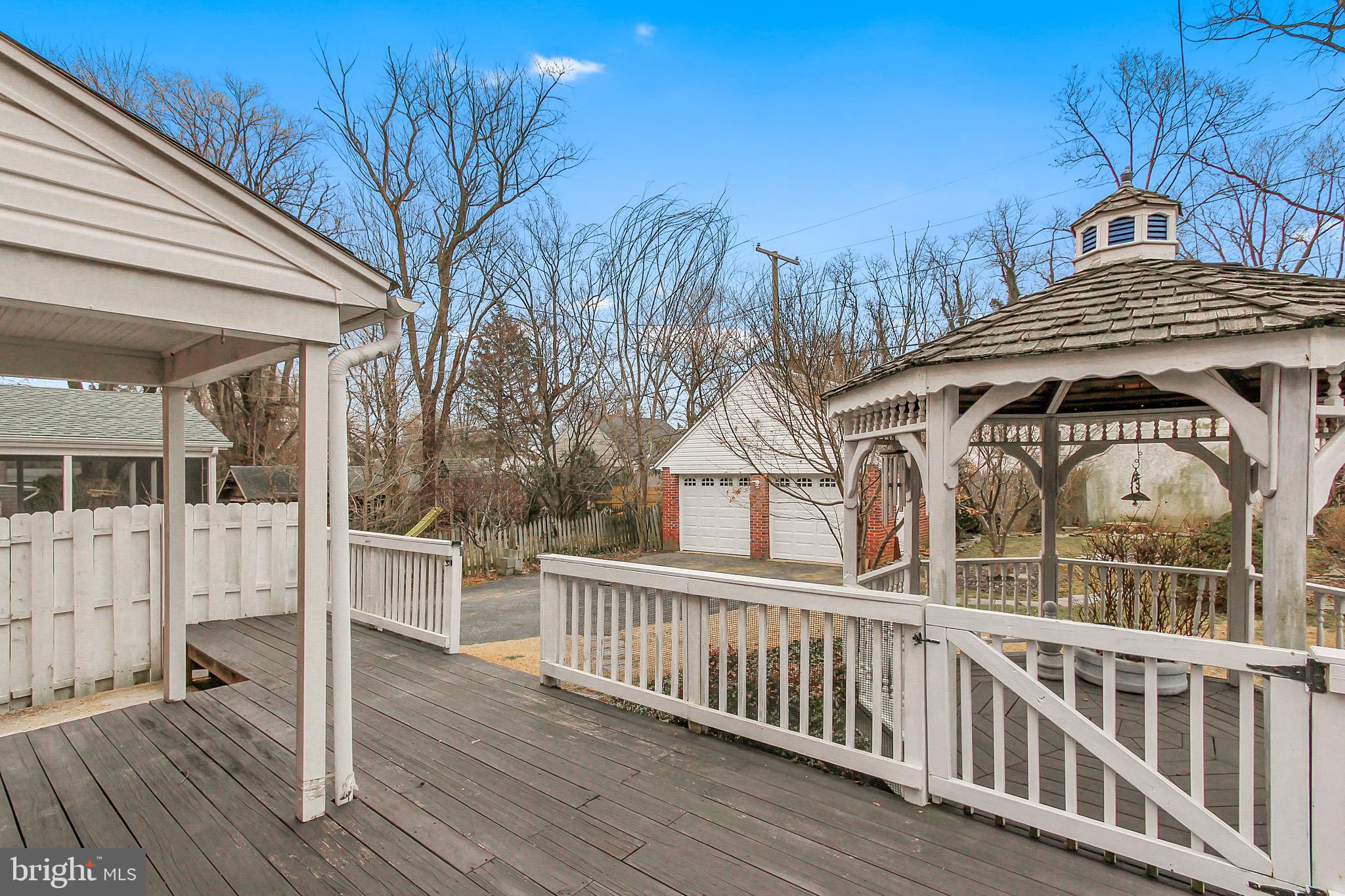 611 Overbrook Road Baltimore, MD 21212 - Photo 23 of 27 Enjoy summer evenings and weekends on deck/gazebo!