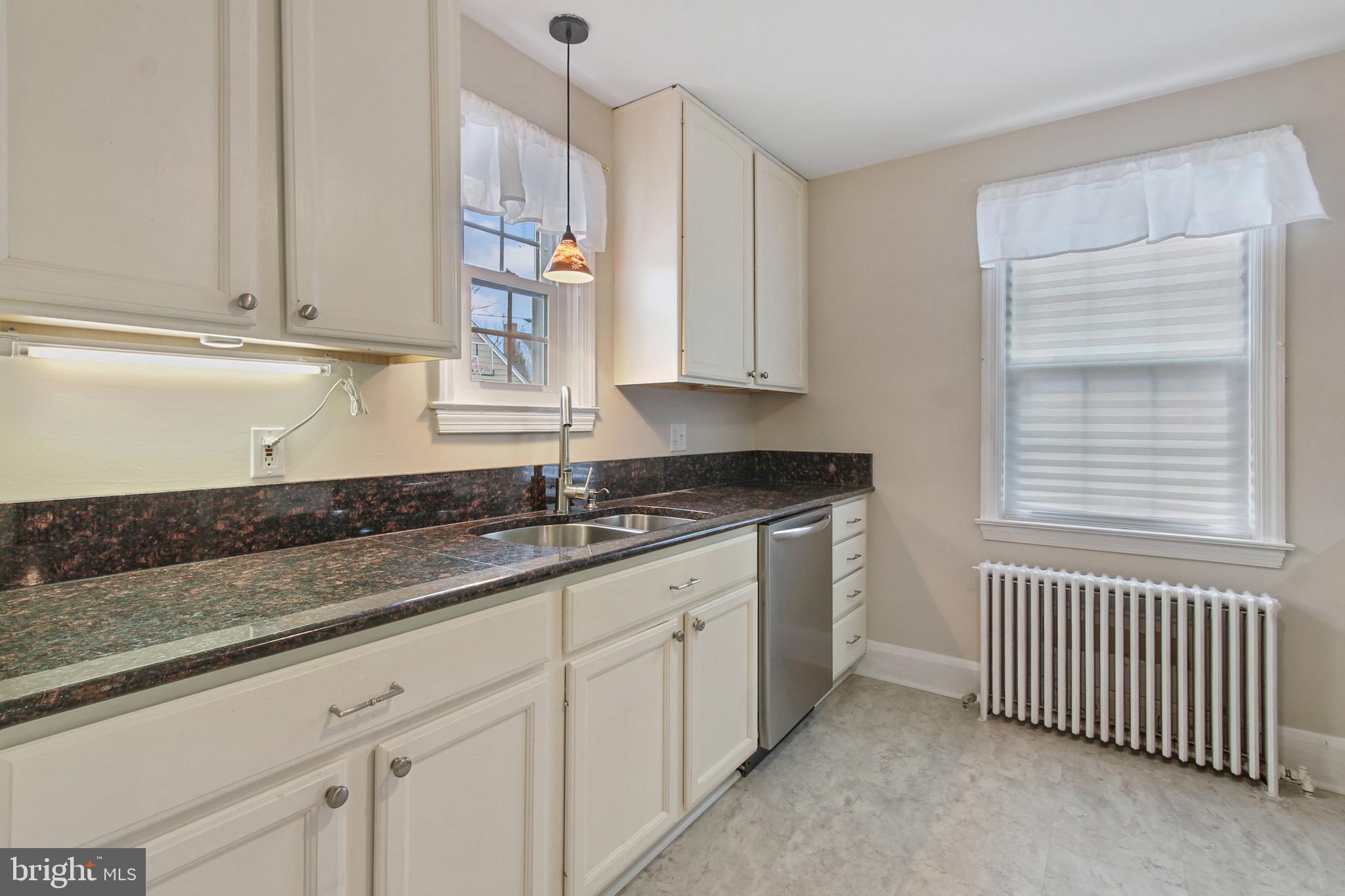 611 Overbrook Road Baltimore, MD 21212 - Photo 9 of 27 Beautiful granite countertops!