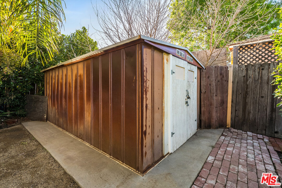 6660 Amigo Avenue Reseda, CA 91335 - Photo 16 of 25 a view of a house with backyard space