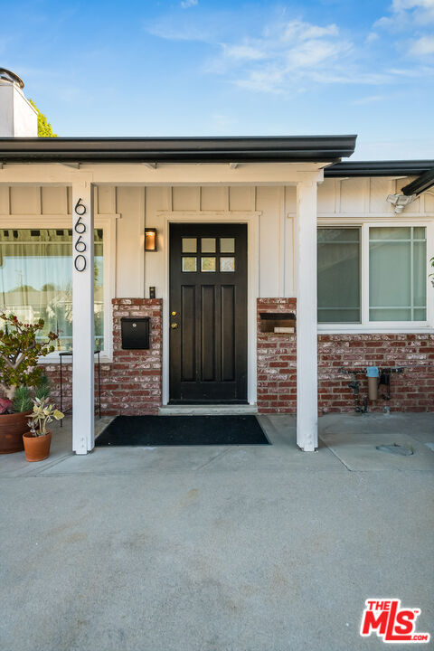 6660 Amigo Avenue Reseda, CA 91335 - Photo 4 of 25 a view of a house with an empty room and garage