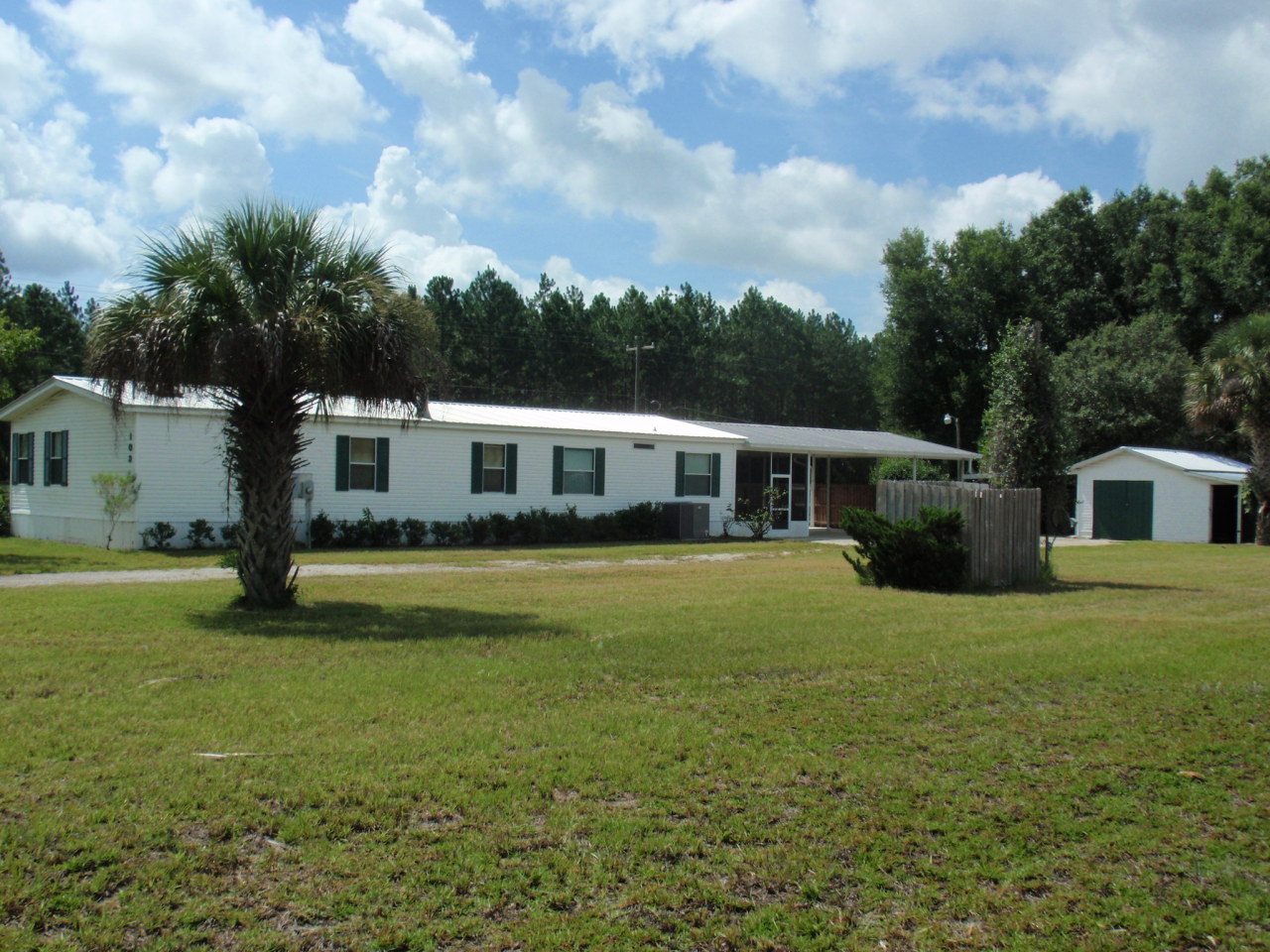 103 Raleigh Avenue Satsuma, FL 32189 - Photo 2 of 5 Backyard