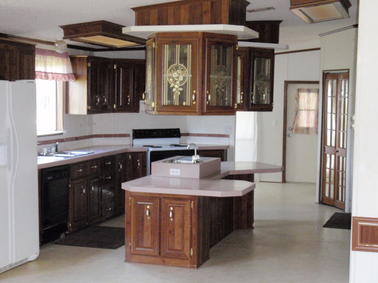 103 Raleigh Avenue Satsuma, FL 32189 - Photo 3 of 5 Kitchen Area
