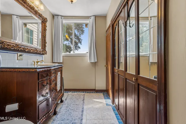 $1,095,000 | 1096 Beach Boulevard, Biloxi, MS 39530