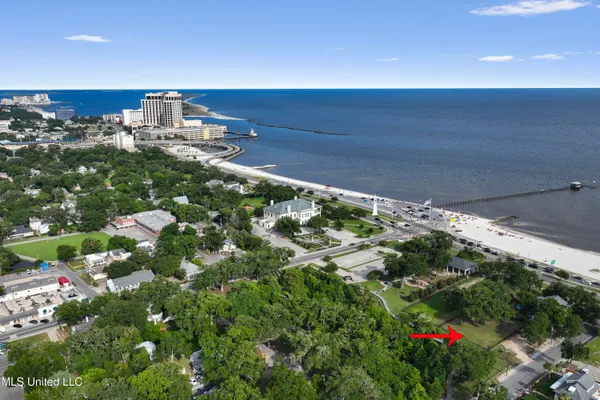 $1,095,000 | 1096 Beach Boulevard, Biloxi, MS 39530