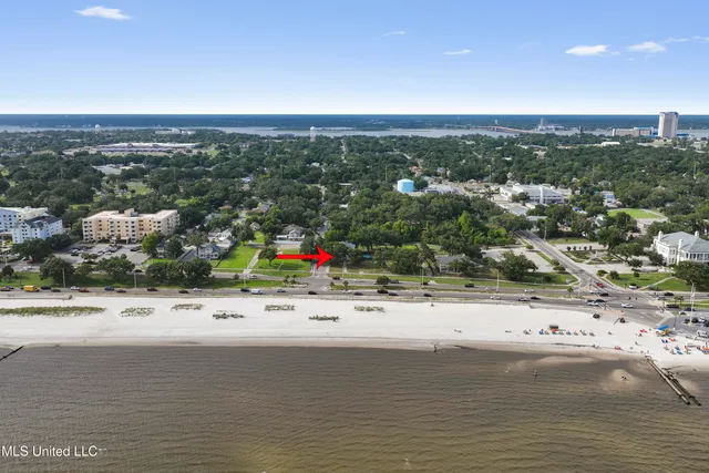 $1,095,000 | 1096 Beach Boulevard, Biloxi, MS 39530