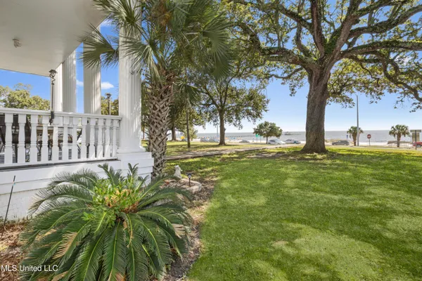 $1,095,000 | 1096 Beach Boulevard, Biloxi, MS 39530