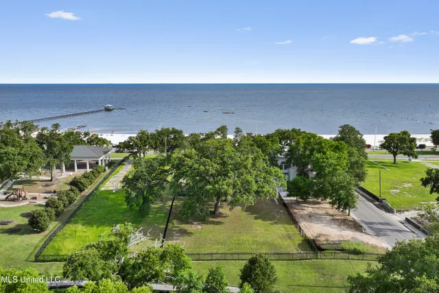 $1,095,000 | 1096 Beach Boulevard, Biloxi, MS 39530