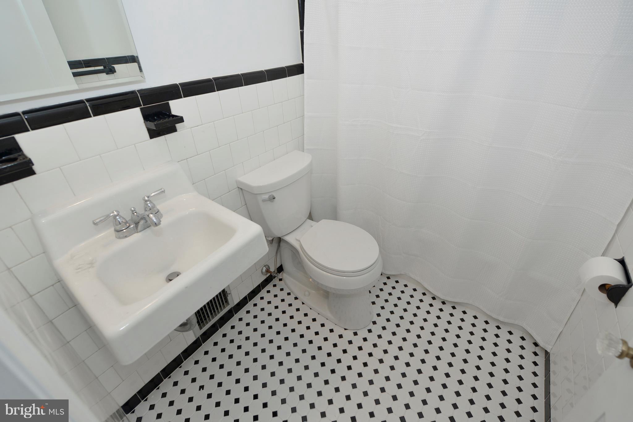 7 Franklin Avenue Silver Spring, MD 20901 - Photo 16 of 25 Bath