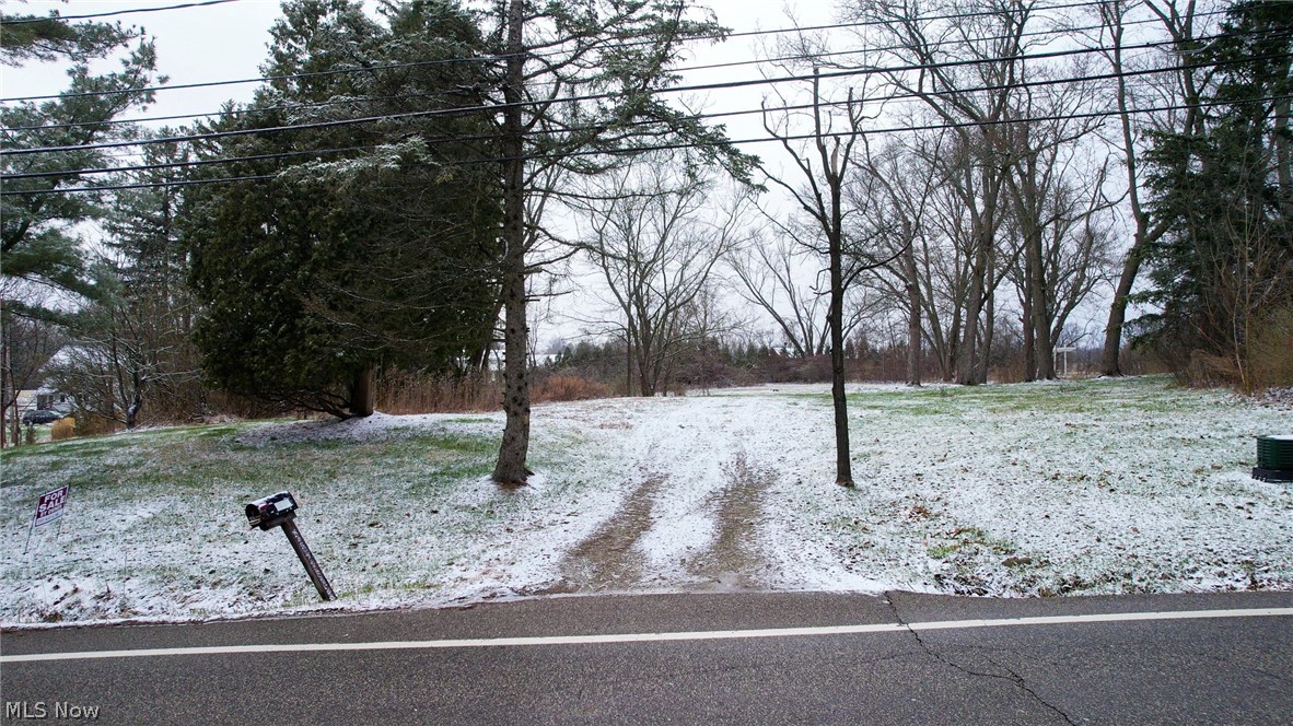 467 Center Road Hinckley, OH 44233 - Photo 1 of 20 drive way entrance on center