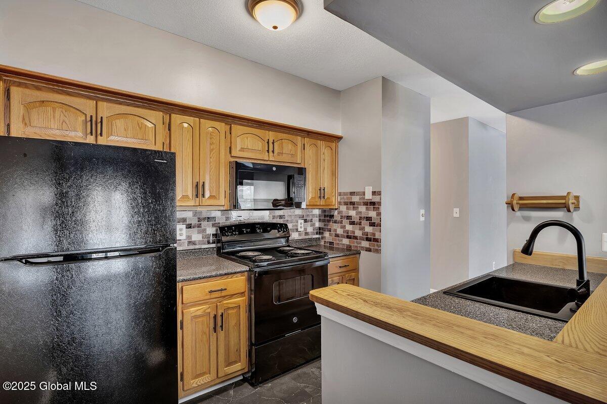 1976 Curry Road, Unit F142 Rotterdam, NY 12303 - Photo 8 of 19 P1276035