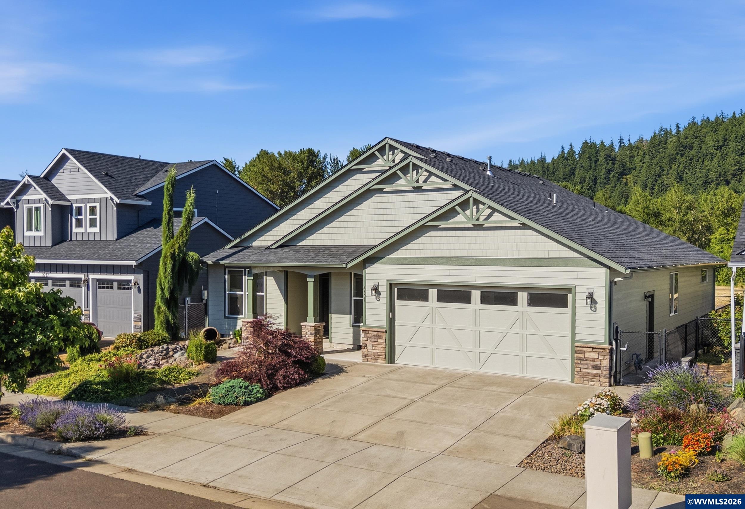 2301 Robbins Way Lebanon, OR 97355 - Photo 2 of 46