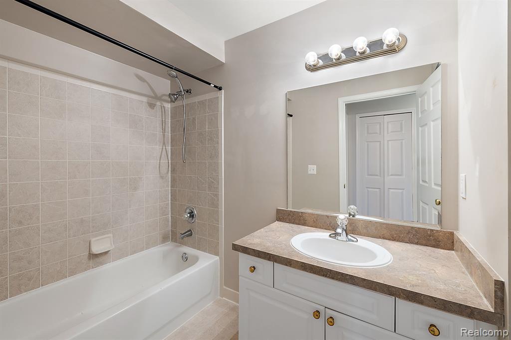 3707 Oakmonte Boulevard Rochester, MI 48306 - Photo 26 of 35
