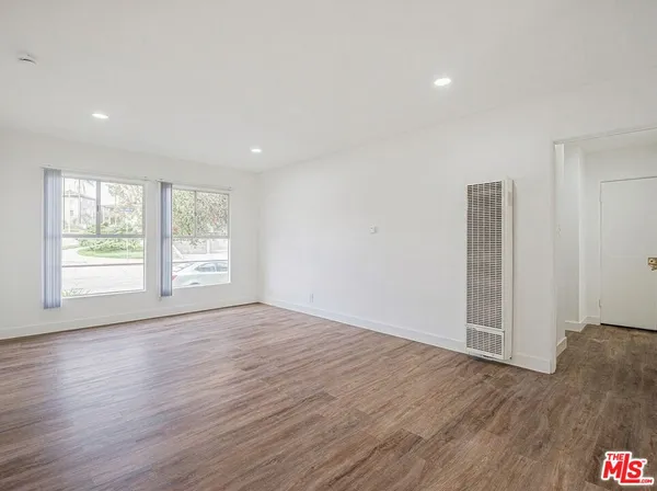 $1,995 | 3370 West 83rd Street, Inglewood, CA 90305