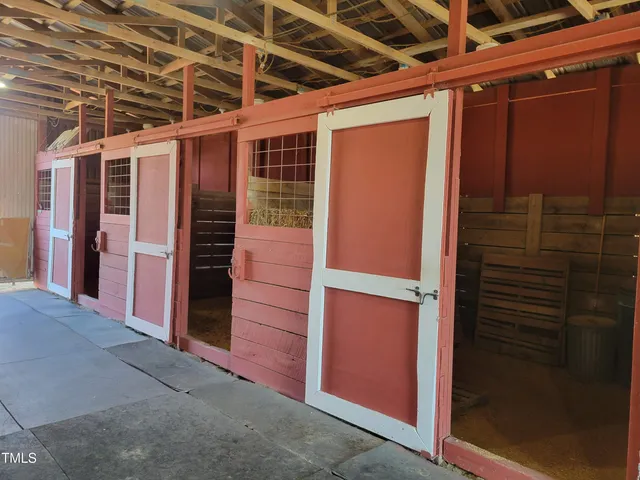 a view of back yard of the house