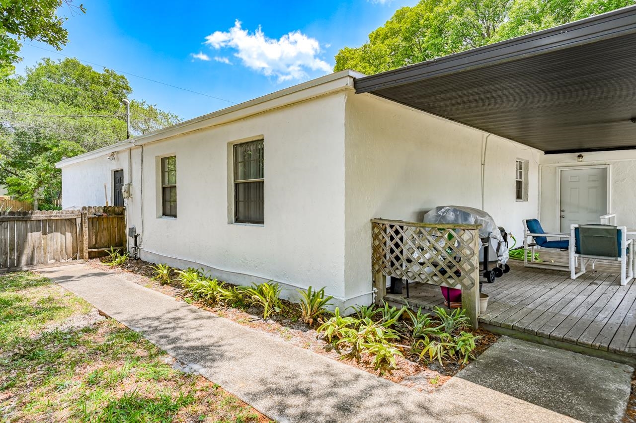 360 Lobelia Road St. Augustine, FL 32086 - Photo 28 of 34 a patio with table and chairs