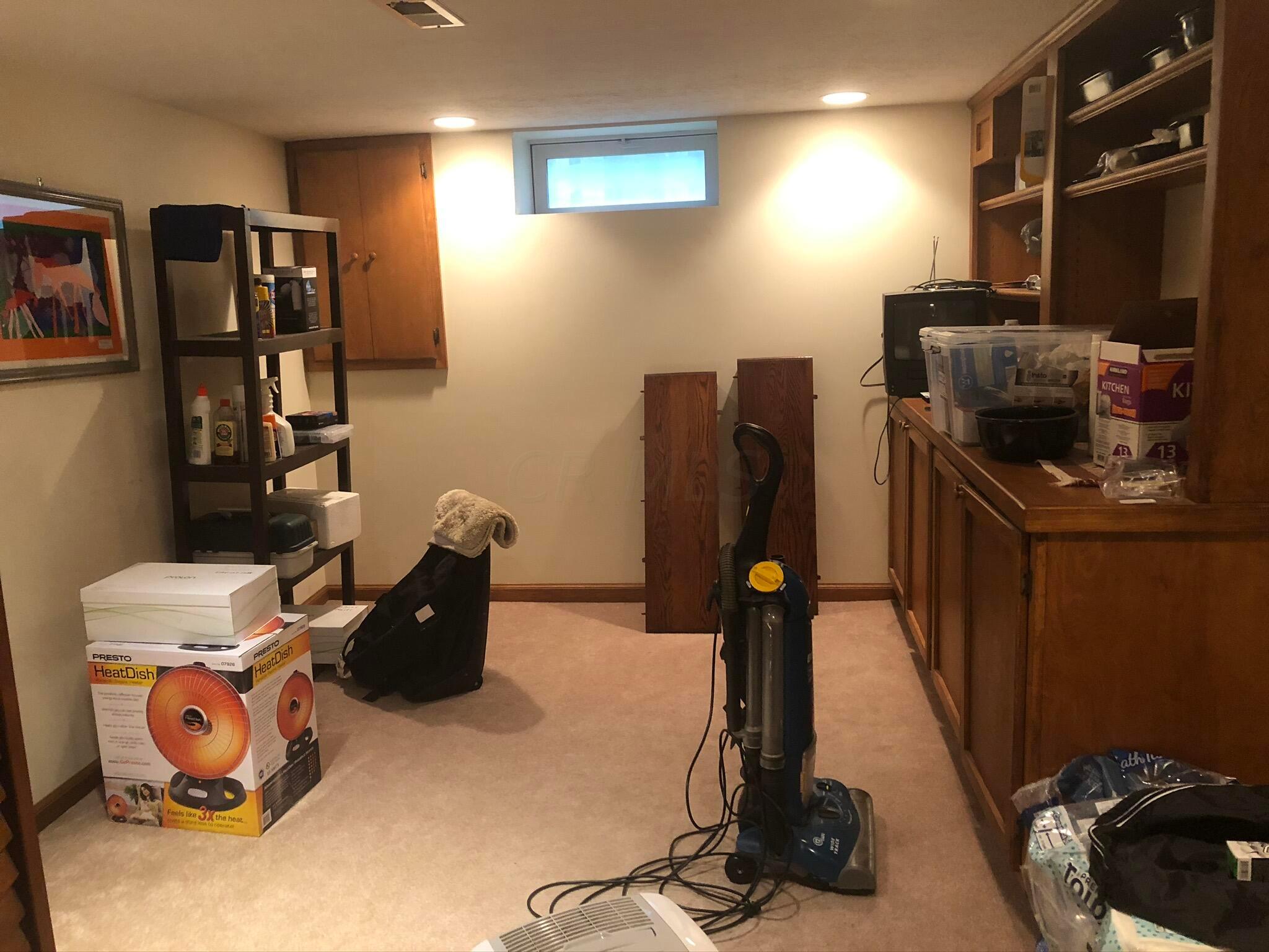 939 Vernon Road Columbus, OH 43209 - Photo 16 of 20 finished basement den