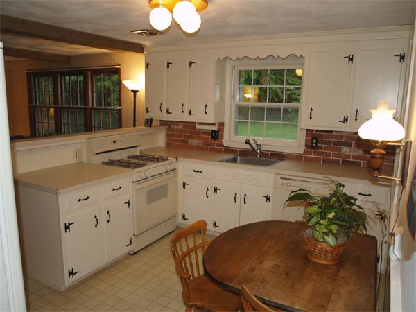 3 Canter Road Chelmsford, MA 01824 - Photo 4 of 20 Gallery Image 4