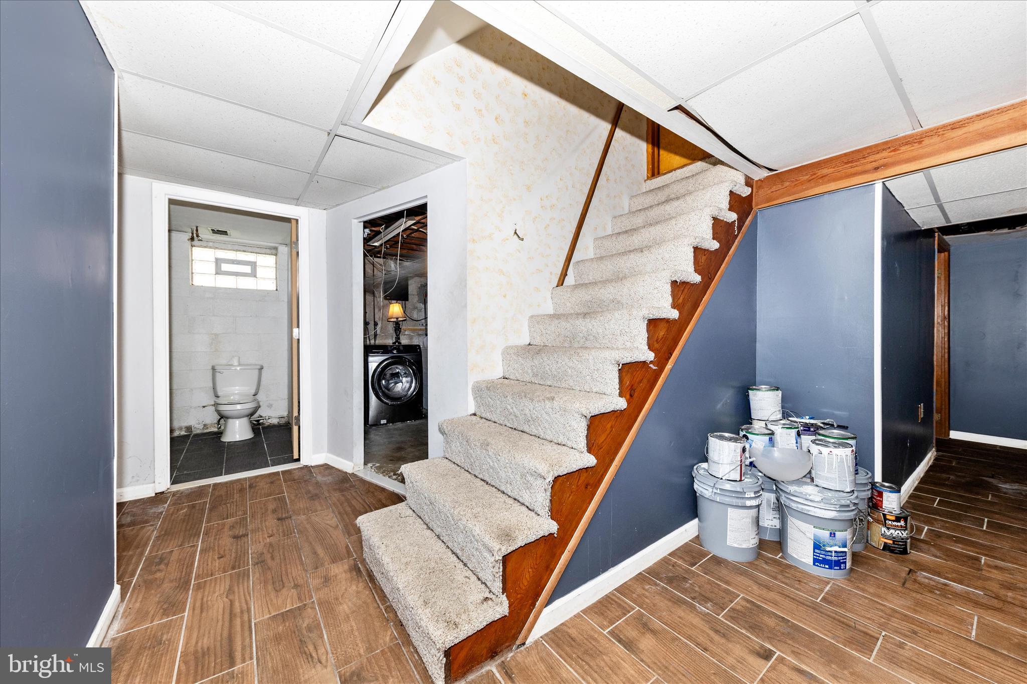 8018 Sagramore Road Baltimore, MD 21237 - Photo 34 of 44 Staircase