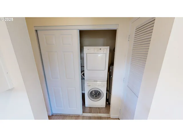 a black and white photo of a room