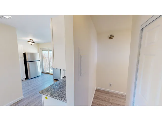 a black and white photo of a living room