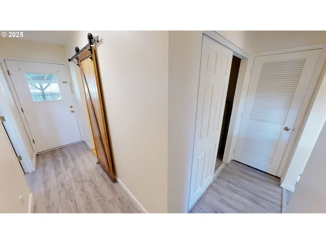 a black and white photo of a room