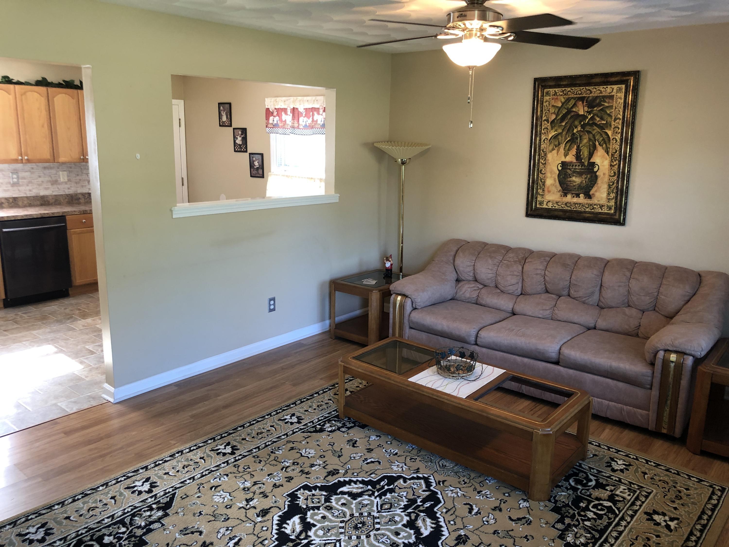 9723 Ranger Road Louisville, KY 40229 - Photo 15 of 20 IMG_8068