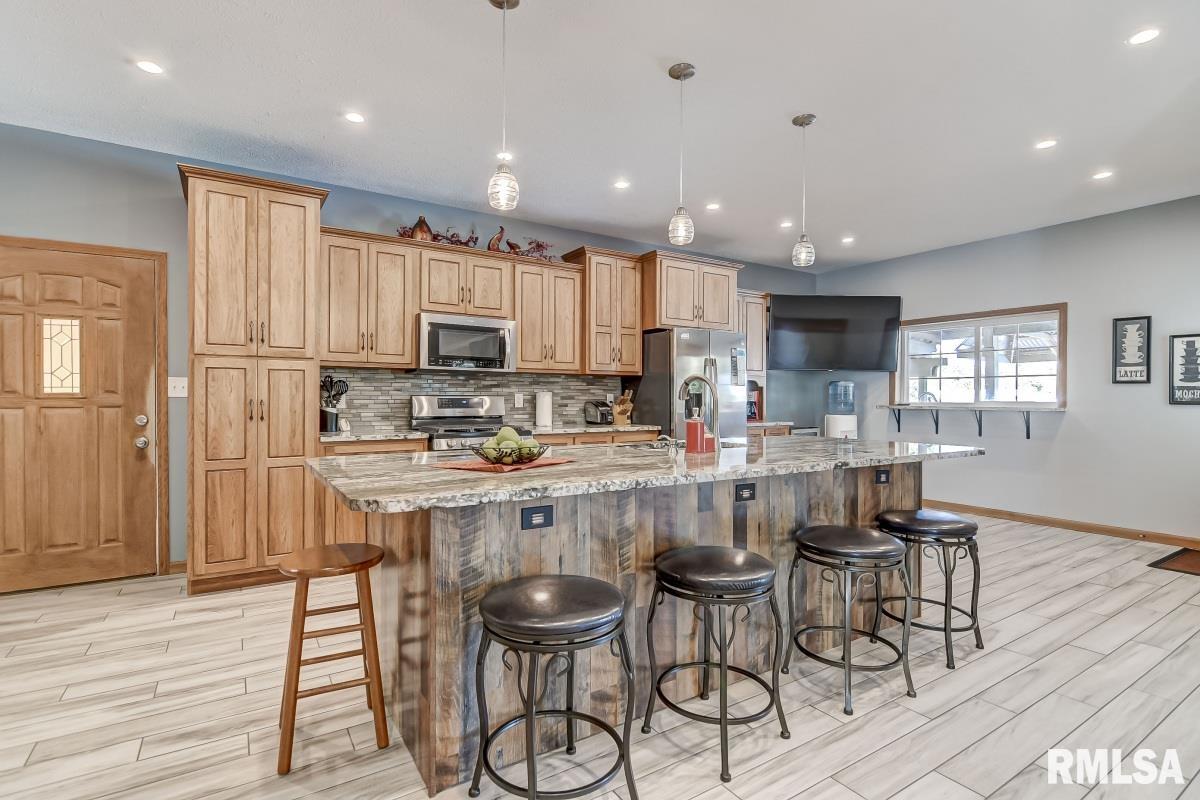 11619 Bell Fountain Road Dawson, IL 62520 - Photo 12 of 48 Gallery Image 12