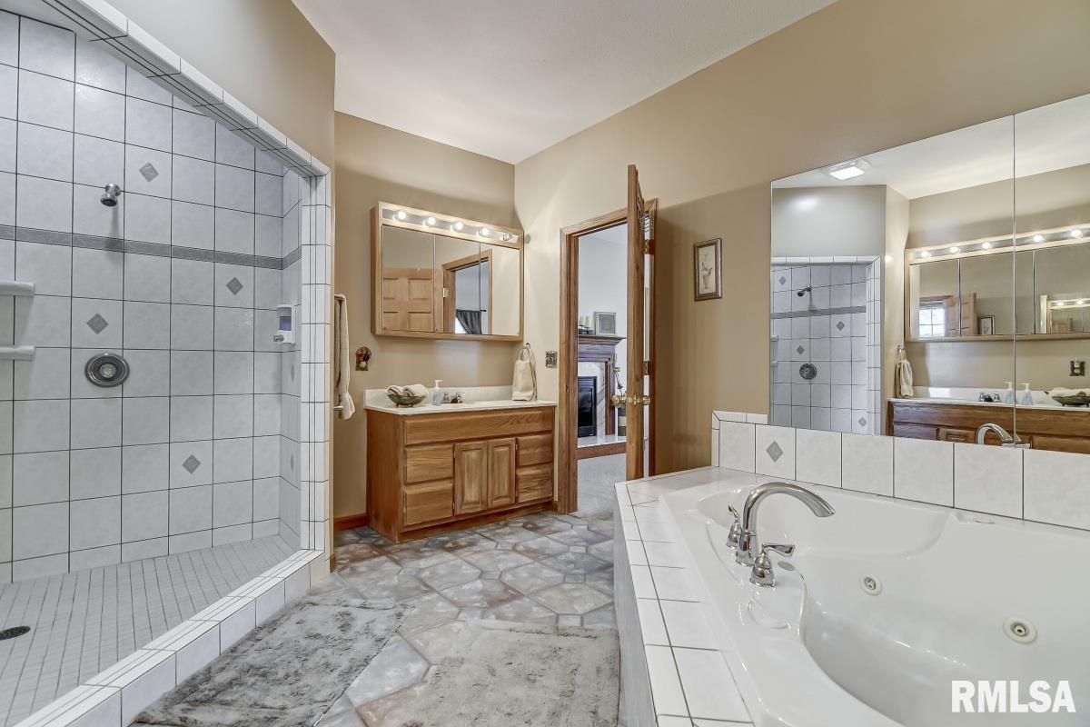 11619 Bell Fountain Road Dawson, IL 62520 - Photo 20 of 48 Gallery Image 20