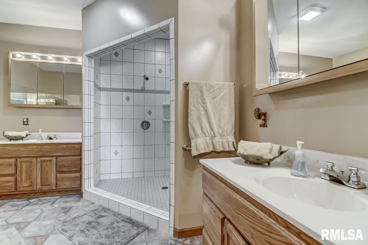 11619 Bell Fountain Road Dawson, IL 62520 - Photo 21 of 48 Gallery Image 21