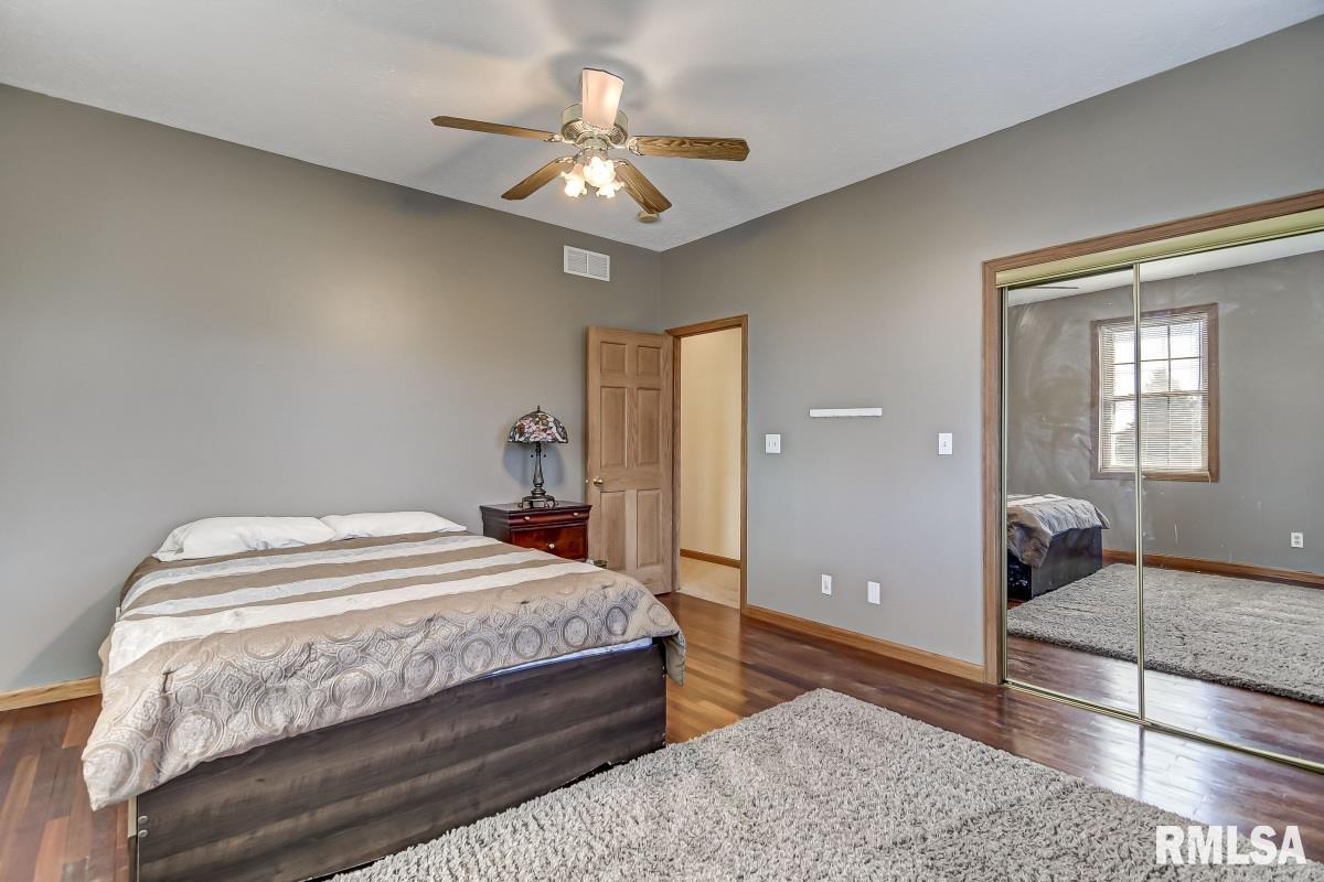 11619 Bell Fountain Road Dawson, IL 62520 - Photo 22 of 48 Gallery Image 22