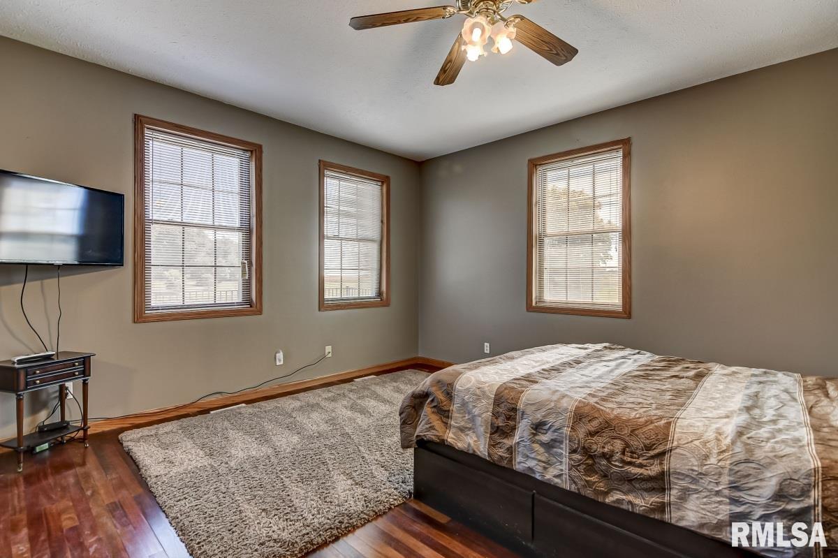11619 Bell Fountain Road Dawson, IL 62520 - Photo 23 of 48 Gallery Image 23