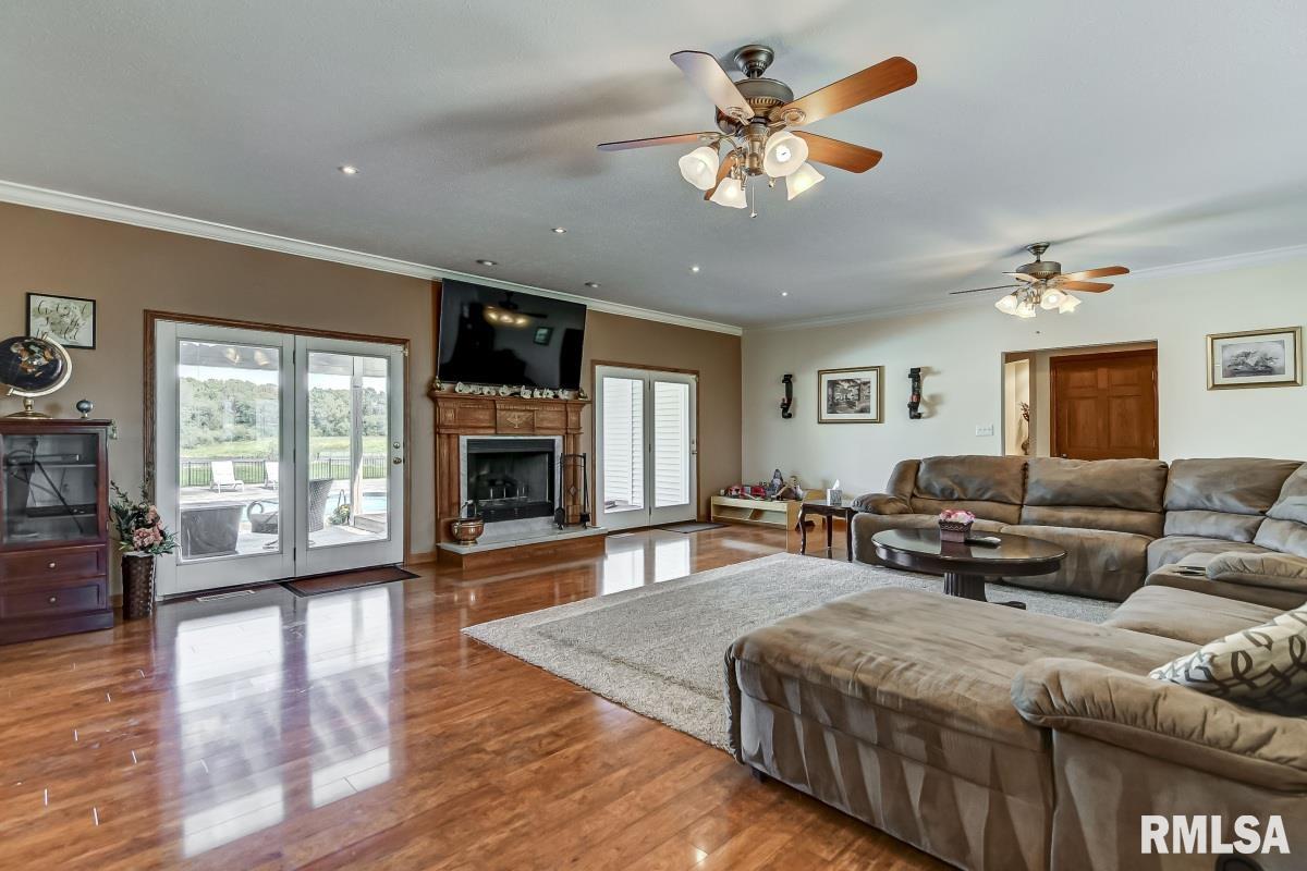 11619 Bell Fountain Road Dawson, IL 62520 - Photo 6 of 48 Gallery Image 6