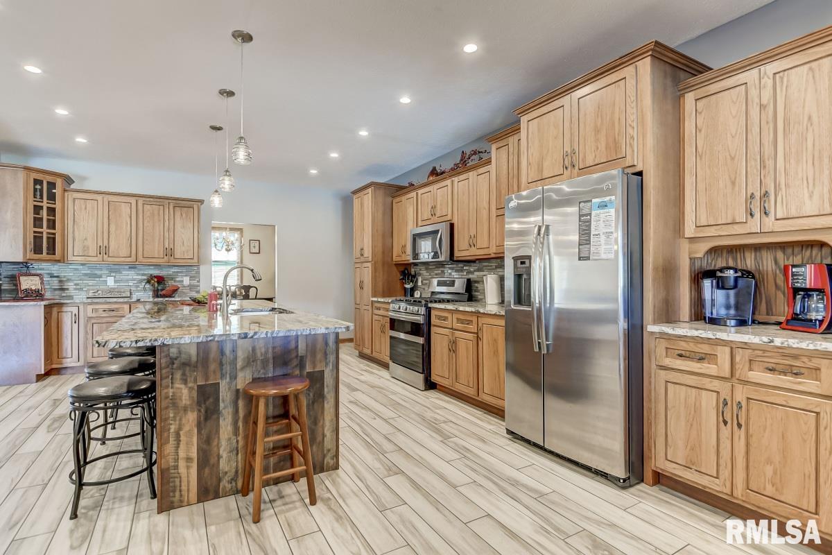 11619 Bell Fountain Road Dawson, IL 62520 - Photo 10 of 48 Gallery Image 10