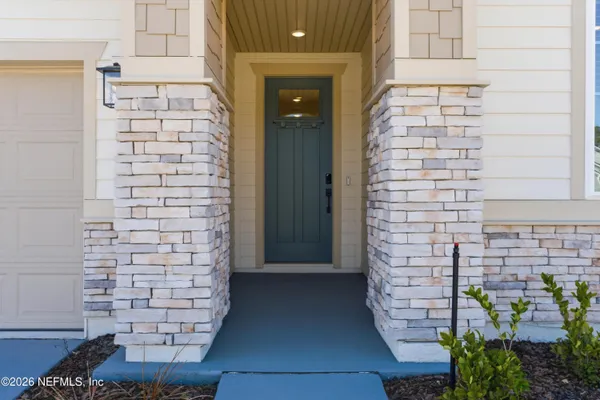 a view of door with an empty space