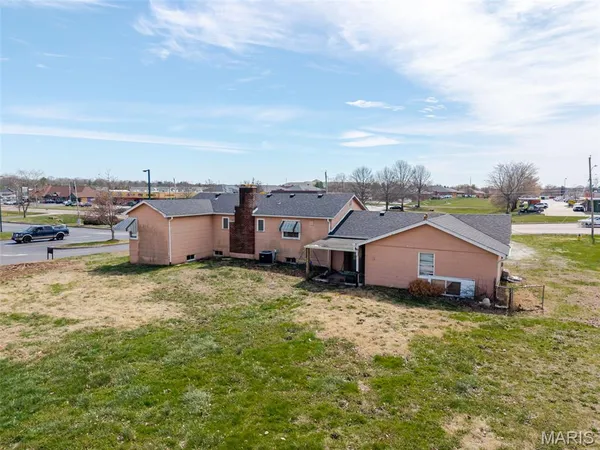 $500,000 | 716 West Highway 50, O'Fallon, IL 62269