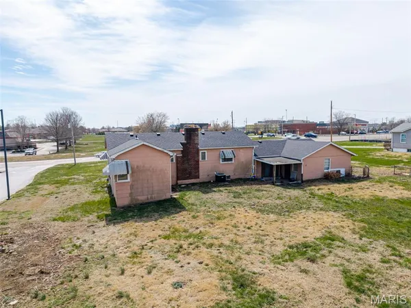 $500,000 | 716 West Highway 50, O'Fallon, IL 62269