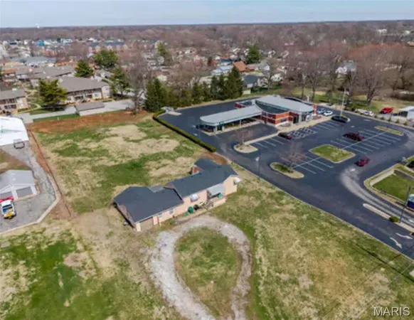 $500,000 | 716 West Highway 50, O'Fallon, IL 62269