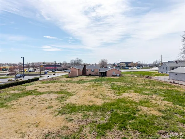 $500,000 | 716 West Highway 50, O'Fallon, IL 62269