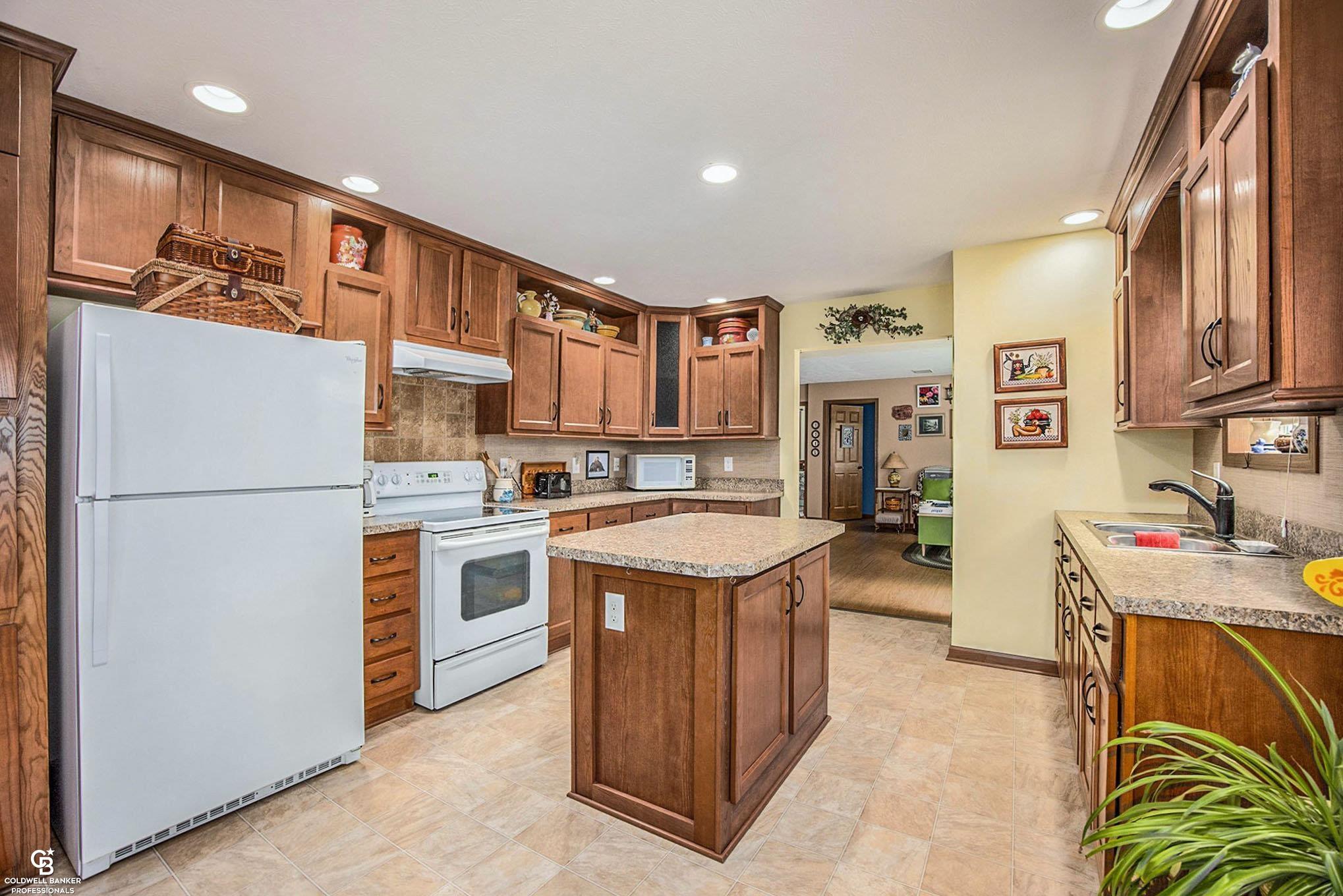 12112 Griffin Road Memphis, MI 48041 - Photo 10 of 33 50187098-14424d75-8db7-4cf1-a4ea-cf3cabe5cc66.JPG
