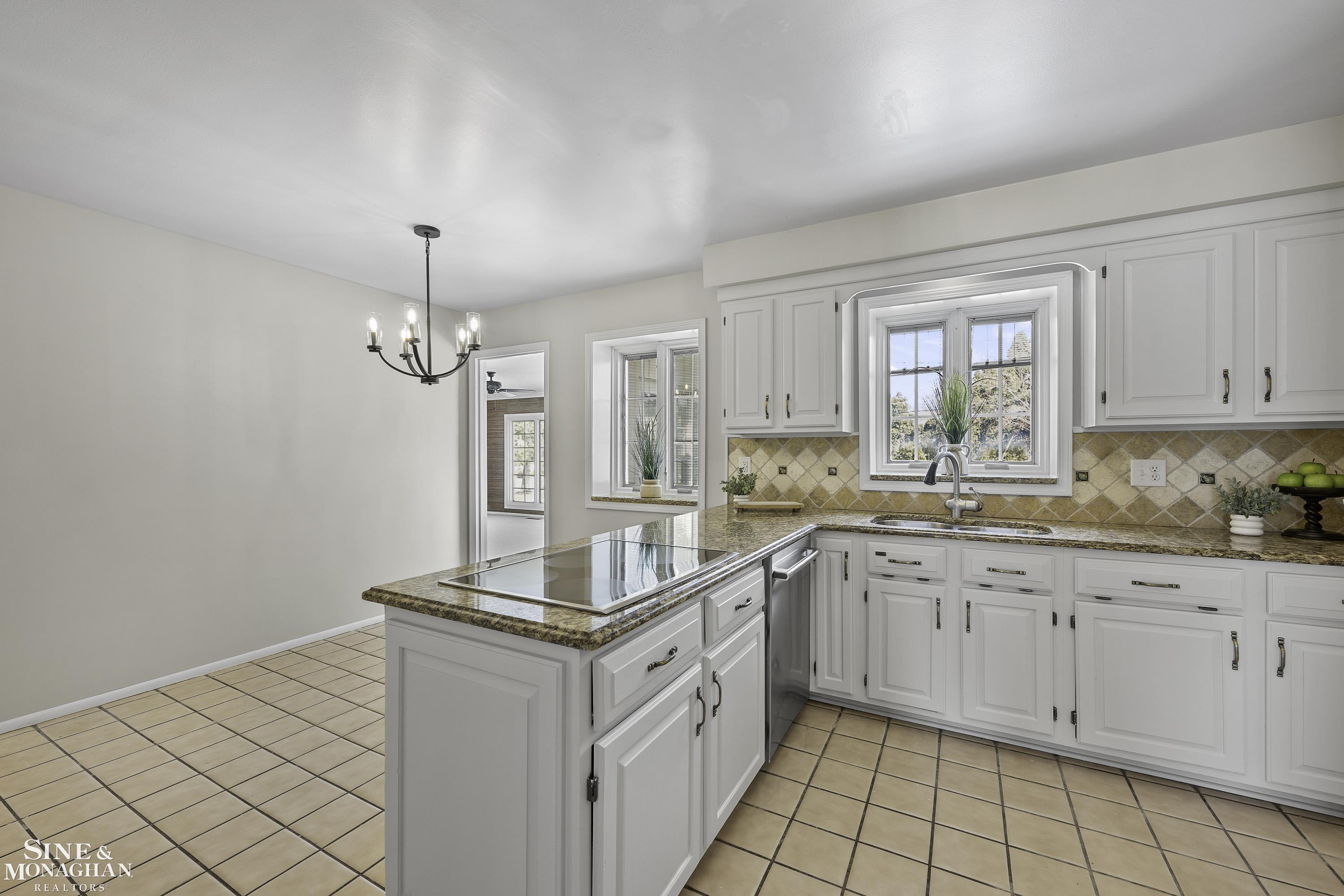 66 Fairford Road Grosse Pointe, MI 48236 - Photo 15 of 60 50166406-7bb32a6b-a10e-4a76-a0d6-2f47ac68931d.JPG