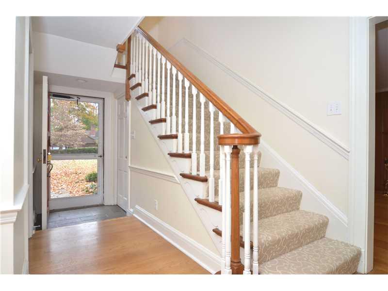 29 Newgate Road Pittsburgh, PA 15202 - Photo 2 of 19 Entry/Foyer.