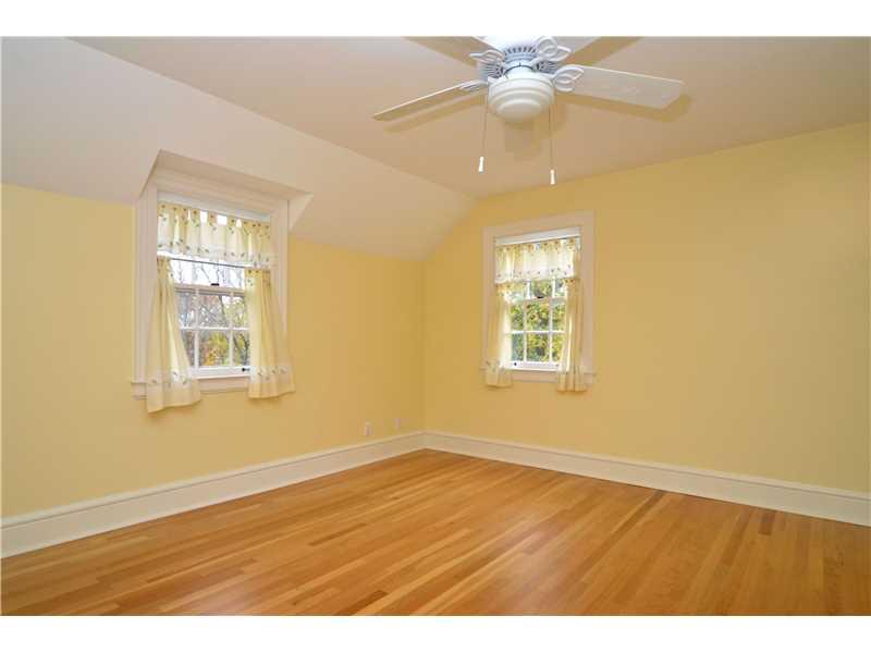 29 Newgate Road Pittsburgh, PA 15202 - Photo 11 of 19 Bedroom.