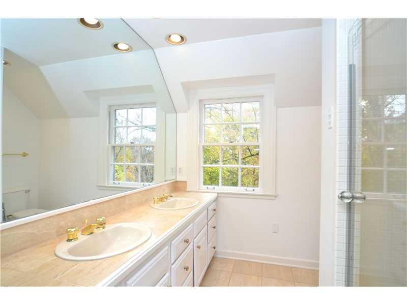 29 Newgate Road Pittsburgh, PA 15202 - Photo 10 of 19 Master Bath/Spa.