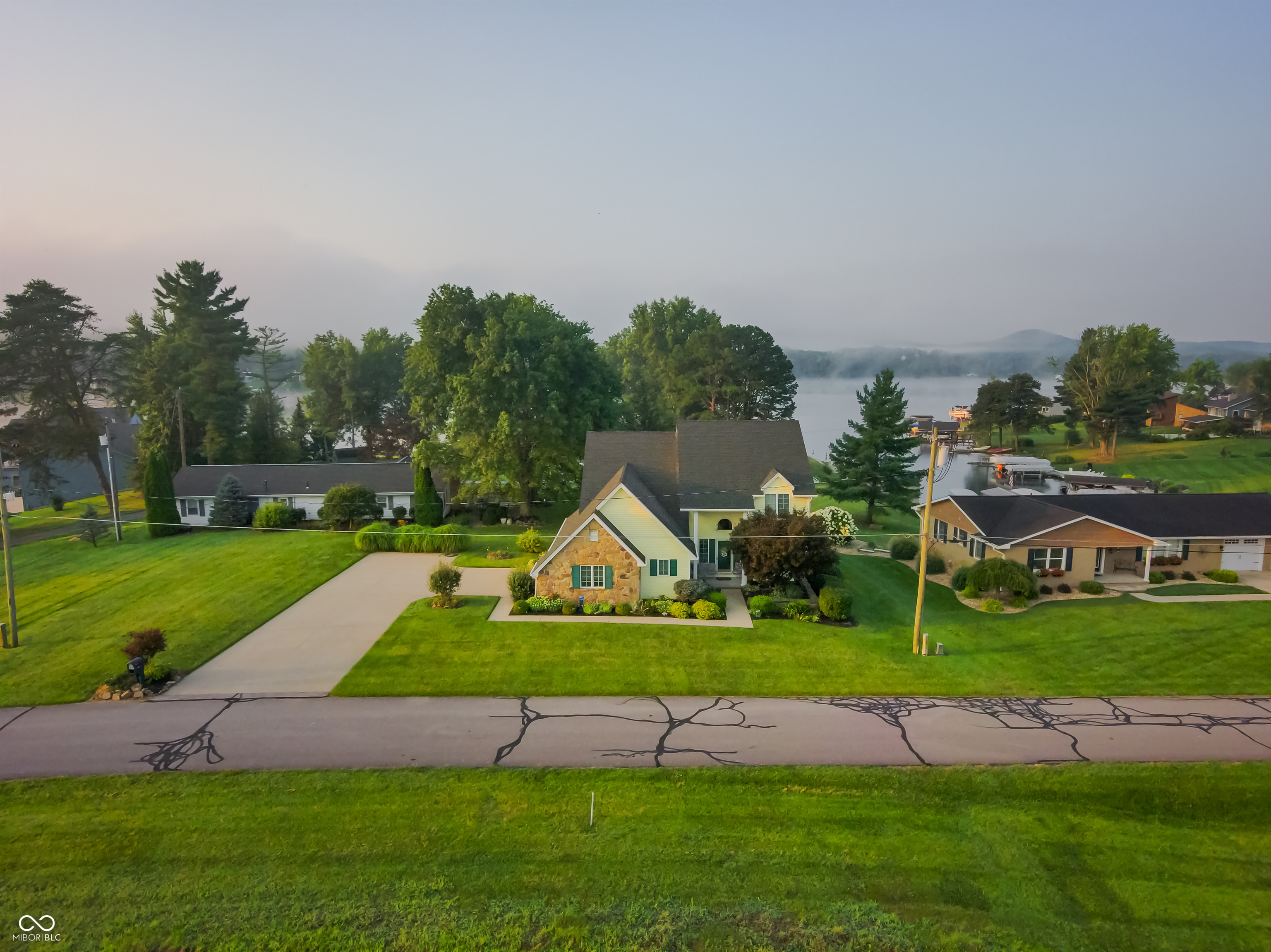 889 East North Shr Dr