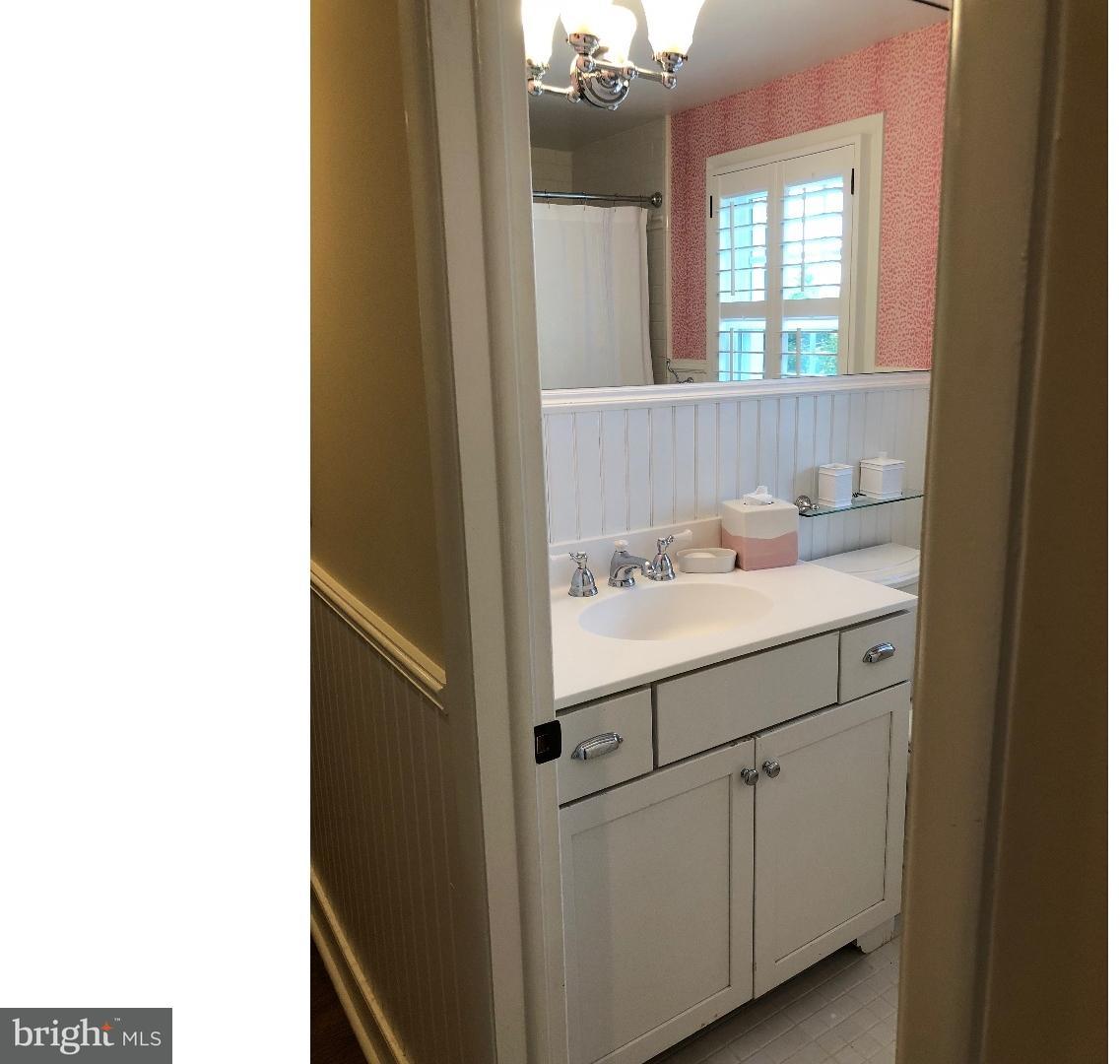 123 Ladderback Lane Devon, PA 19333 - Photo 17 of 25 Bathroom